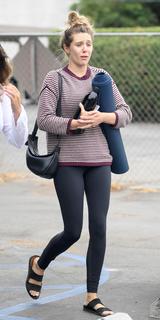 Elizabeth Olsen feet photo thumbnail