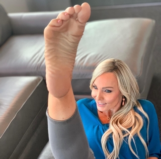 Kyle Unfug feet photo thumbnail