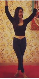 Shruti Haasan feet photo thumbnail