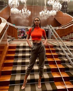 Lais Ribeiro feet photo thumbnail
