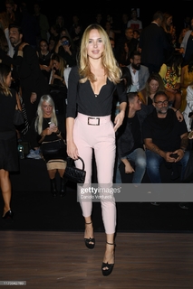 Kimberley Garner feet photo thumbnail