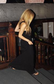 Avril Lavigne feet photo thumbnail