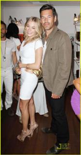 LeAnn Rimes feet photo thumbnail