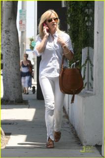 Reese Witherspoon feet photo thumbnail