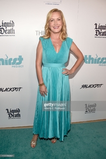 Angela Kinsey feet photo thumbnail