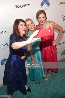 Angela Kinsey feet photo thumbnail