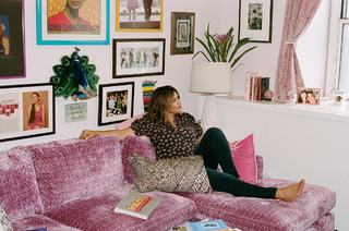 Mariska Hargitay feet photo thumbnail