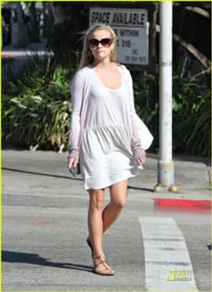 Reese Witherspoon feet photo thumbnail