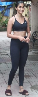 Pooja Hegde feet photo thumbnail