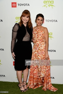 Bryce Dallas Howard feet photo thumbnail