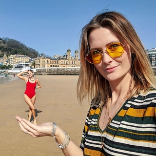 Ashley James feet photo thumbnail