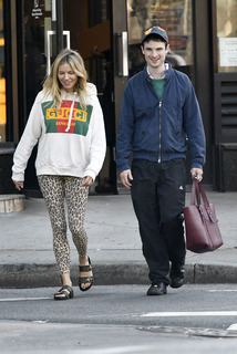 Sienna Miller feet photo thumbnail