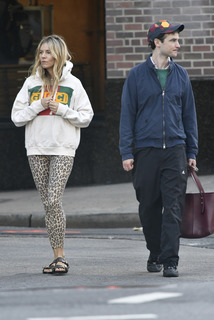 Sienna Miller feet photo thumbnail