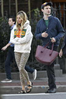 Sienna Miller feet photo thumbnail