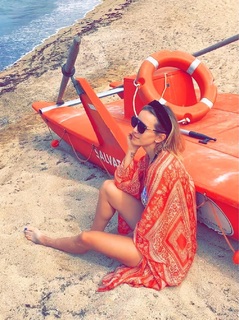 Luisana Lopilato feet photo thumbnail