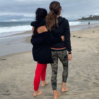 Brooke Burke feet photo thumbnail