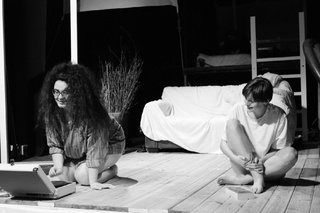 Emma Corrin feet photo 2