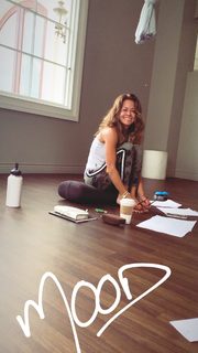 Brooke Burke feet photo thumbnail