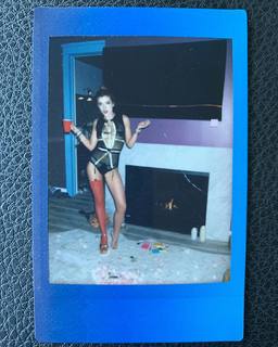 Bella Thorne feet photo thumbnail