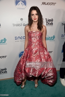 Laura Marano feet photo thumbnail