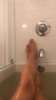 Kate Walsh feet photo thumbnail
