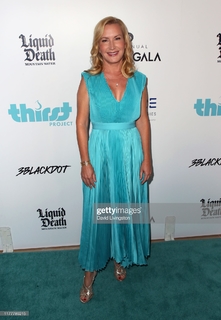 Angela Kinsey feet photo thumbnail