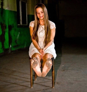 Karolina Kowalkiewicz feet photo thumbnail