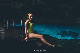 Larissa Manoela feet photo thumbnail