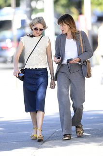 Naomi Watts feet photo thumbnail
