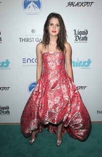 Laura Marano feet photo thumbnail