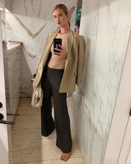 Rosie Huntington-Whiteley feet photo thumbnail