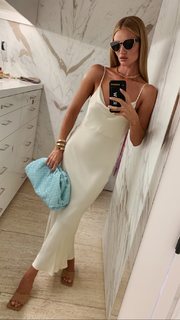Rosie Huntington-Whiteley feet photo thumbnail