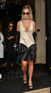 Rita Ora feet photo thumbnail