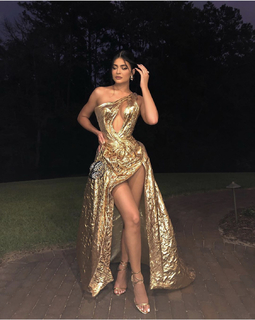 Kylie Jenner feet photo thumbnail