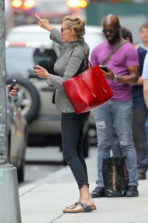 Uma Thurman feet photo thumbnail