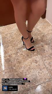 Larissa Manoela feet photo thumbnail