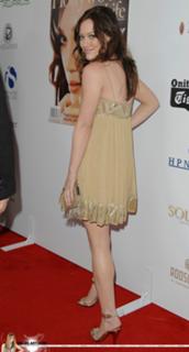 Hilary Duff feet photo thumbnail