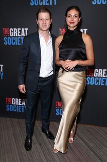 Morena Baccarin feet photo thumbnail