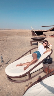 Iris Mittenaere feet photo thumbnail
