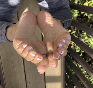 Vida Guerra feet photo thumbnail