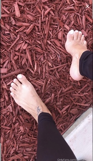 Vida Guerra feet photo thumbnail