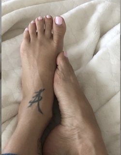 Vida Guerra feet photo thumbnail