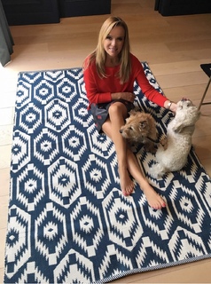 Amanda Holden feet photo thumbnail