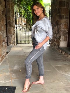 Lisa Robertson feet photo thumbnail