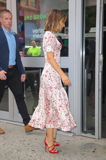 Natalie Portman feet photo thumbnail