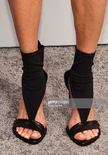 Jennifer Connelly feet photo thumbnail