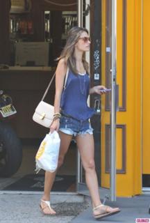 Alessandra Ambrosio feet photo thumbnail