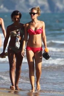 Ilary Blasi feet photo thumbnail