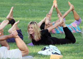 Heidi Klum feet photo thumbnail