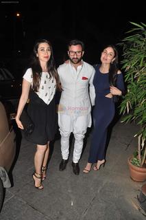 Karisma Kapoor feet photo thumbnail
